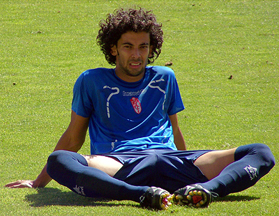 Iriney realiza estiramientos a la conclusión del entrenamiento 