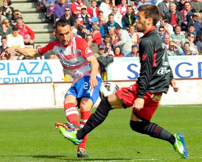 Juanma, durante un partido en casa ante el Mallorca. (BALDOMERO)