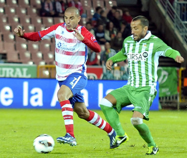 Aranda se estrenó ante el Betis como goleador rojiblanco (BALDOMERO)