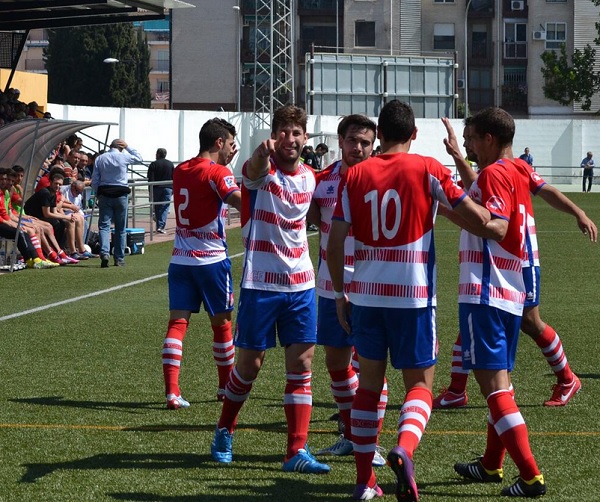 Los jugadores del filial celebran un tanto conseguido en un partido anterior