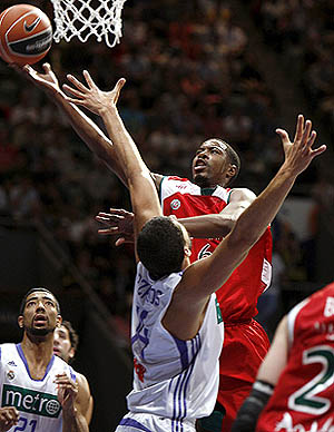 Hunter en una acción del partido de ida (ACBMEDIA)