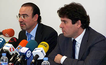 Javier Jiménez junto a Gerardo Cuerva en la rueda de prensa (GRJ)