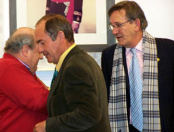 Rafael Márquez (centro), junto a Luis Oruezábal y Juan Casas