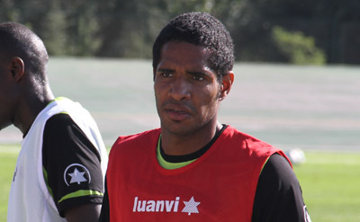 Angulo durante un entrenamiento con el Granada CF