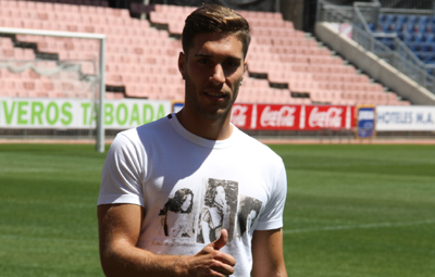 Rochina tras ser presentado como nuevo jugador del Granada (GRJ)
