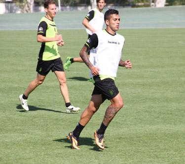 Toro durante un entrenamiento con el Granada 