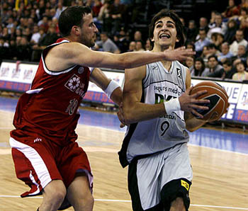 Nico Gianella junto a Ricky Rubio del DKV Joventud (ACBMEDIA)