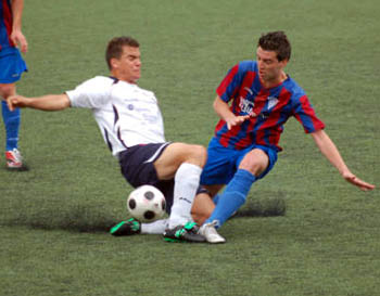 Juanma Titos en una acción del partido (RAFAEL ESPINÓS)