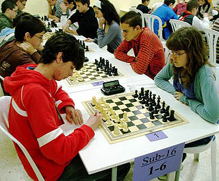 Daniel Jaramillo en una partida con Verónica Salido (GRJ) Daniel Jaramillo en una partida con Verónica Salido (GRJ)