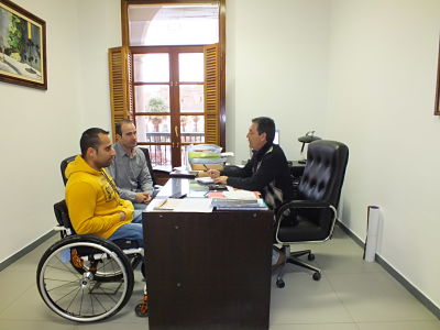 Encuentro entre el concejal y el atleta 