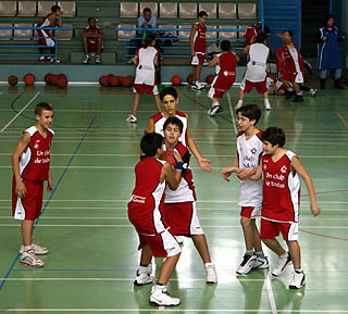 Los más pequeños disfrutaron de la práctica del baloncesto Los más pequeños disfrutaron de la práctica del baloncesto