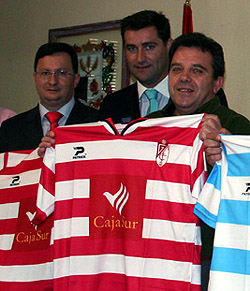 Un momento del acuerdo (GRANADACF.ES)