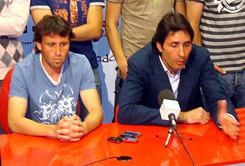 Javi García junto a Ignacion Cuerva en la rueda de prensa 