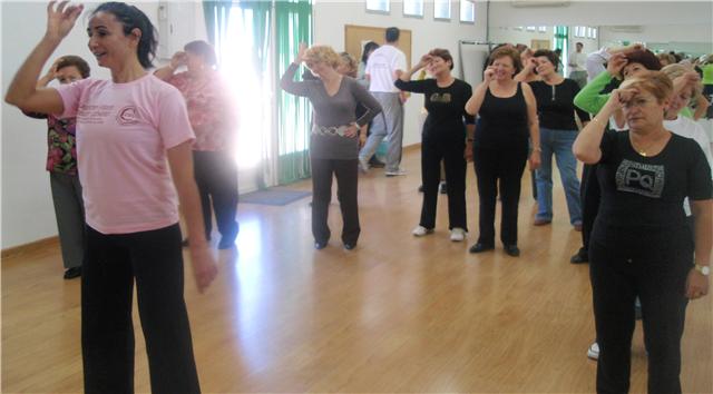 Elisa Torres, Dra. en Educación Física y profesora de la UGR, impartiendo clases Elisa Torres, Dra. en Educación Física y profesora de la UGR, impartiendo clases
