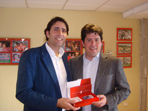Ignacio Cuerva entrega el Carné platino a Gerardo Cuerva
