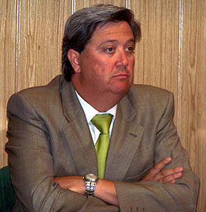 Augusto Delgado deja la presidencia del Arenas de Armilla