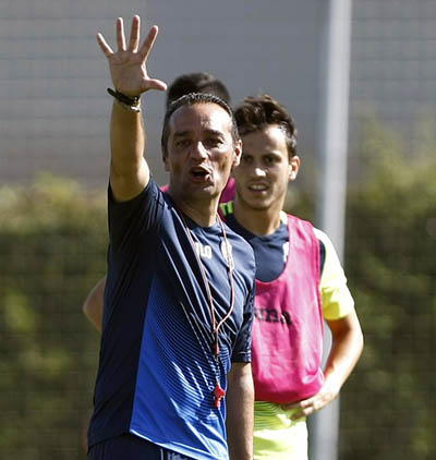 Oltra durante un entrenamiento de esta semana (GRANADA CF)