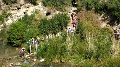 Senderistas sexitanos en un tramo de la ruta 