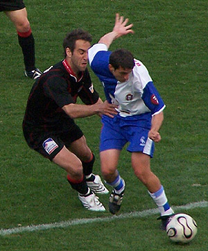 Carlos Ruiz en una acción del encuentro ante el Lorca (GRJ)