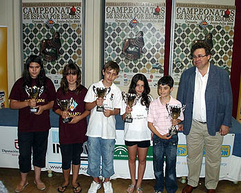 Los premiados junto al presidente de la Federación Andaluza (GRJ) Los premiados junto al presidente de la Federación Andaluza (GRJ)