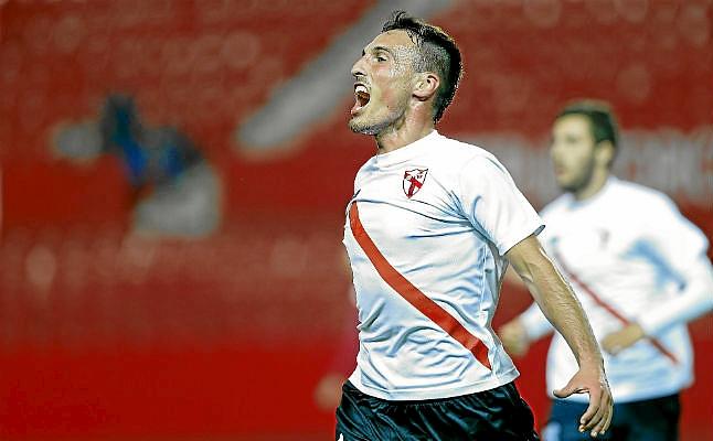 Fede San Emeterio tras marcar un gol con el Sevilla Atlético 