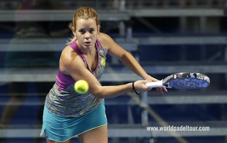Lucía Martínez ejecuta un golpe (WORLDPADELTOUR.COM)