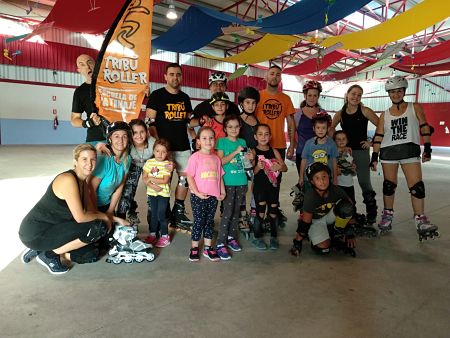 Algunos de los integrantes de la nueva escuela deportiva de patinaje de Huétor Tájar (AYTO. HUETOR TAJAR)