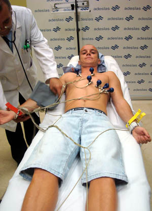 Javi Casares durante su reconocimiento médico (GRJ)