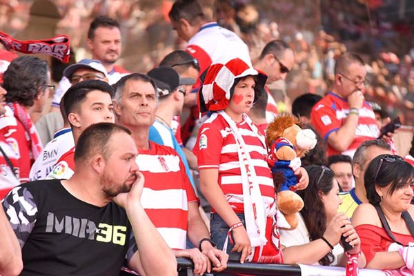 Aficionados del Granada CF en el encuentro ante el Cádiz (GRANADA CF)