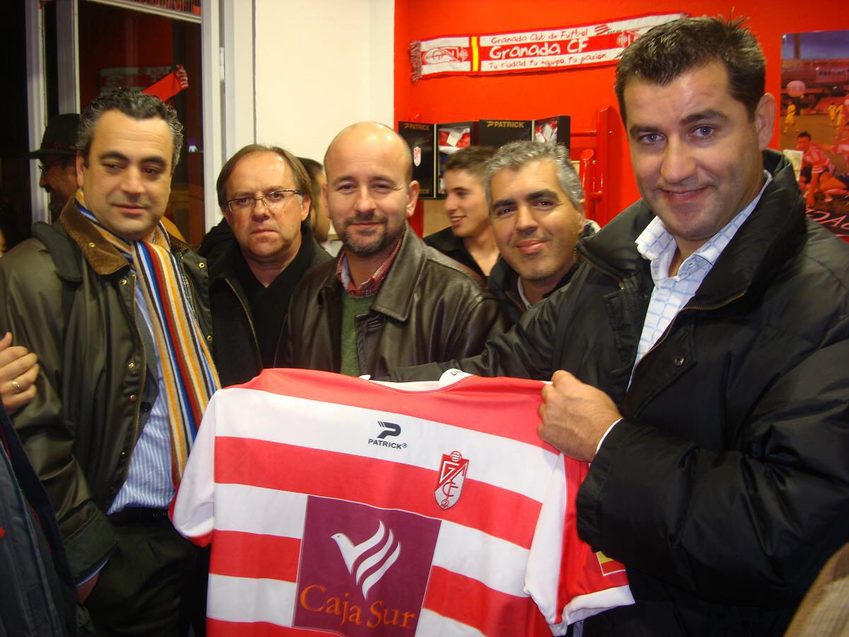 El ex presidente Paco Sanz, junto a parte de su junta directiva