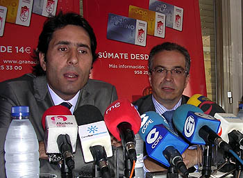 Ignacio Cuerva junto a Javier López en la sede de club (GRJ)