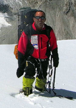 Pepe Saldaña coronando el Cho-Oyu (GRJ) Pepe Saldaña coronando el Cho-Oyu (GRJ)