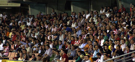Los seguidores rojiblancos abarrotaron las gradas ante la UD Marbella (LUIS F. RUIZ)