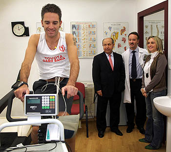 Un momento de la visita de las autoridades al Centro Médico Un momento de la visita de las autoridades al Centro Médico