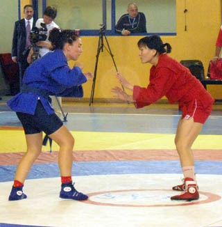 Carolina Ortega, de azul, en uno de sus combates (GRJ) Carolina Ortega, de azul, en uno de sus combates (GRJ)