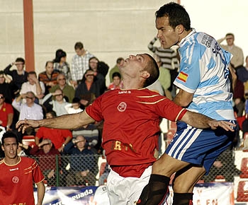 Javi Suárez en un derbi ante el Granada 74 (PACO AYALA)