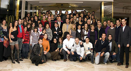 La velada se cerró con una foto de todo el grupo en el hall del Hotel Carmen de Granada La velada se cerró con una foto de todo el grupo en el hall del Hotel Carmen de Granada