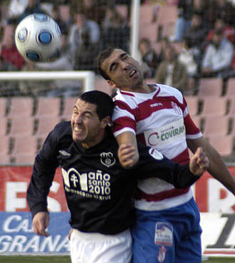 Cámara, que regresó al once inicial, busca el balón (P. AYALA) Cámara, que regresó al once inicial, busca el balón (P. AYALA)