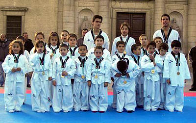 Alumnos de la escuela municipal de Taekwondo de Santa Fe (GRJ) Alumnos de la escuela municipal de Taekwondo de Santa Fe (GRJ)