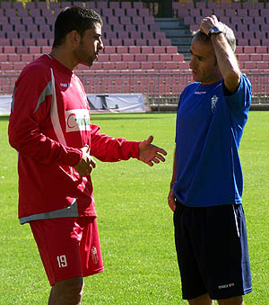 Rubén Párraga dialoga con el preparador físico (GRJ) Rubén Párraga dialoga con el preparador físico (GRJ)