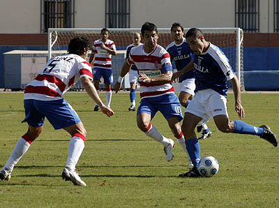 Mainz y Torrecilla en el choque disputado en el Álvarez Claro (MELILLA HOY) Mainz y Torrecilla en el choque disputado en el Álvarez Claro (MELILLA HOY)