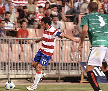 Javi García en el choque ante el Estepona de la primera vuelta (LUIS RUIZ) Javi García en el choque ante el Estepona de la primera vuelta (LUIS RUIZ)