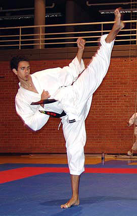 Adrian Martínez continúa su preparación personal Adrian Martínez continúa su preparación personal