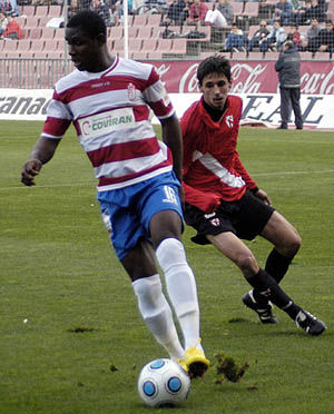Ighalo controla el balón ante un rival (PACO AYALA) Ighalo controla el balón ante un rival (PACO AYALA)