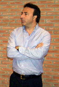 Quique Pina en la antesala de la sala de prensa Quique Pina en la antesala de la sala de prensa