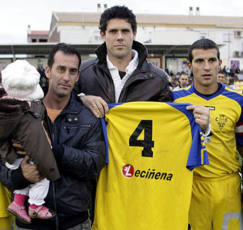 Juani Castañeda se retiró en el derbi entre Huétor Tajar y Loja Juani Castañeda se retiró en el derbi entre Huétor Tajar y Loja