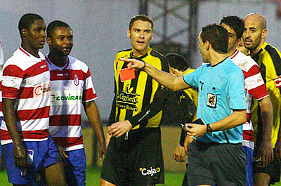 Odion Ighalo fue expulsado con tarjeta roja directa ante el San Roque (GRJ)