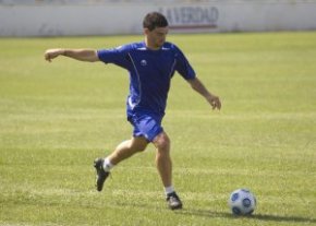 El Granada CF sorprende al reforzar la zaga con Llamas