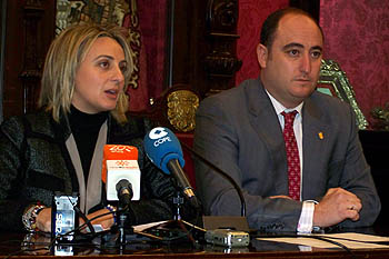 Marifrán Carazo y Juan García Montero en la rueda de prensa (GRJ)