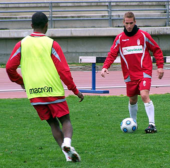 Coke encara a Kitoco durante un entrenamiento (GRJ) Coke encara a Kitoco durante un entrenamiento (GRJ)